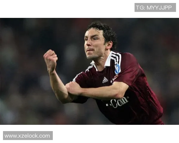 足球明星的魅力瞬间展现正面肖像图片带你领略球场风采与激情